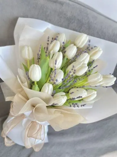 WhiteTulipsBouquet